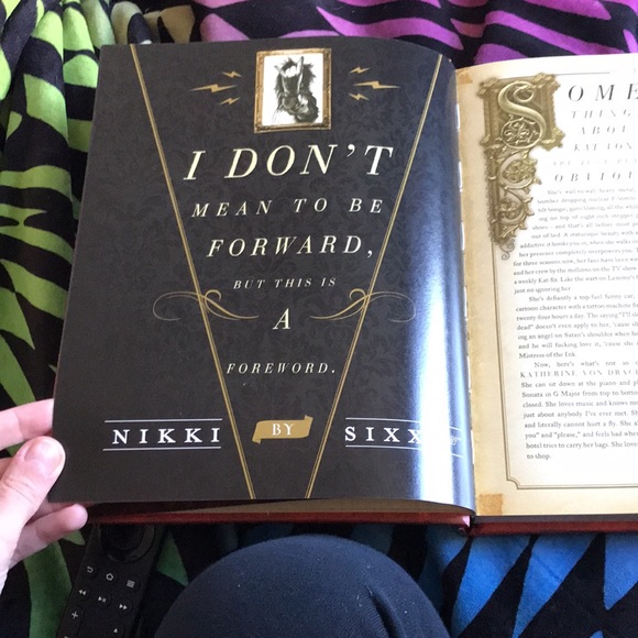 🖤🆕 AUTOGRAPHS KAT VON D High Boltage Tattoo Book!BN!🖤SOGNED COPY!!!!🖤👻✨ - Picture 6 of 16